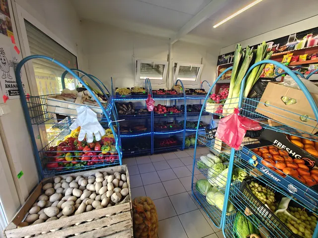 Nowe regały w Ananas Warzywniak, Wrocław Zakrzów